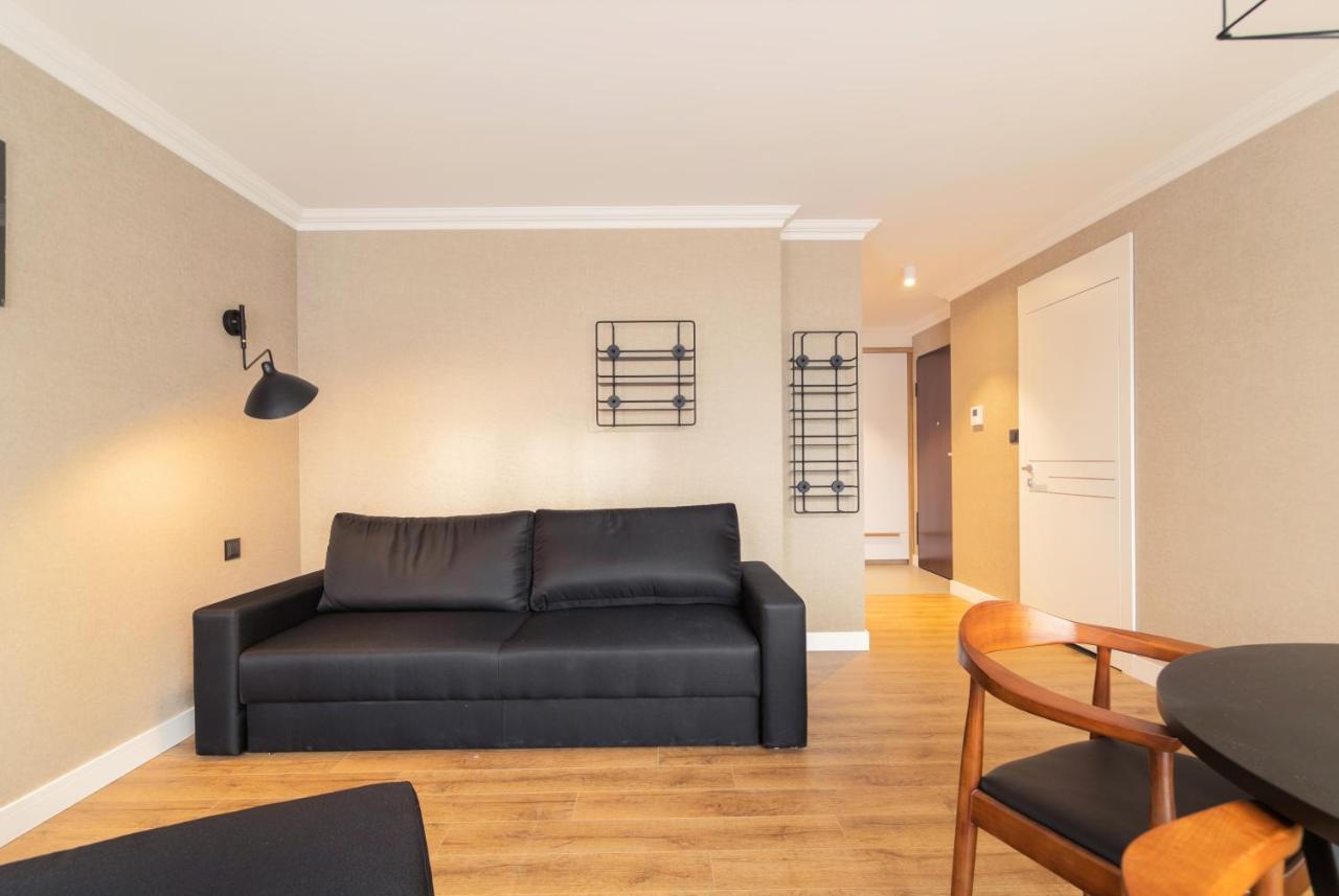 Grand - Prestigious Victoria Apartment